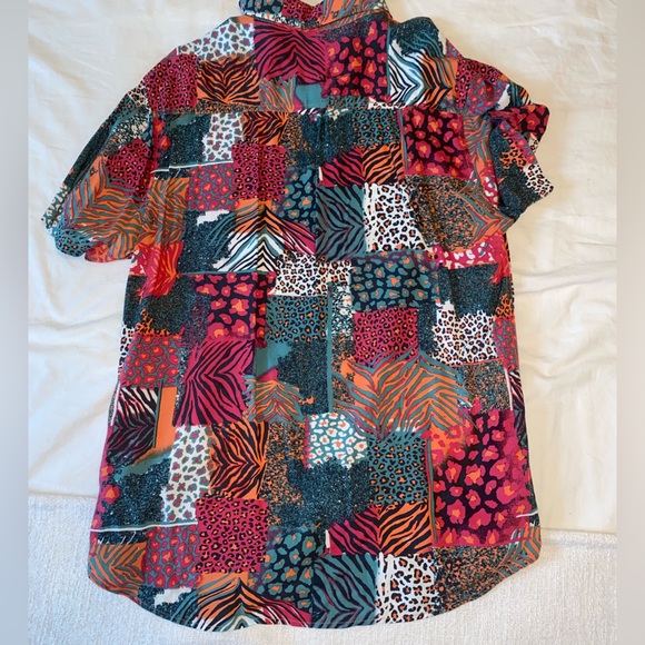 Short sleeve trendy button up - Picture 2 of 2